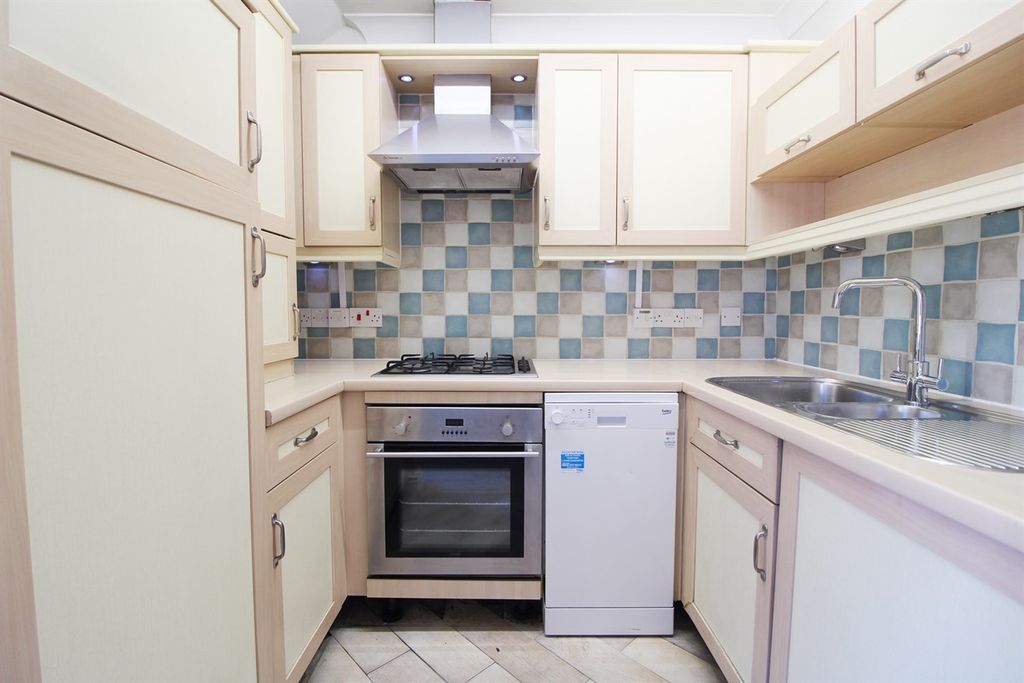 Property photo 3 of 6 Kitchen