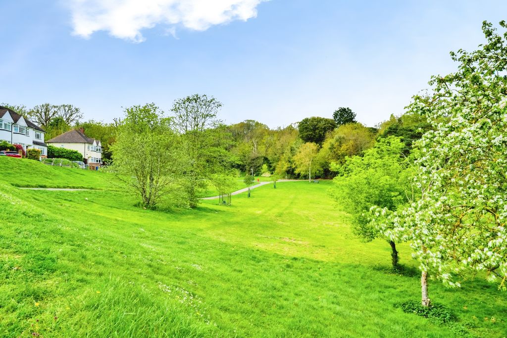 Property photo 2 of 19 Garden