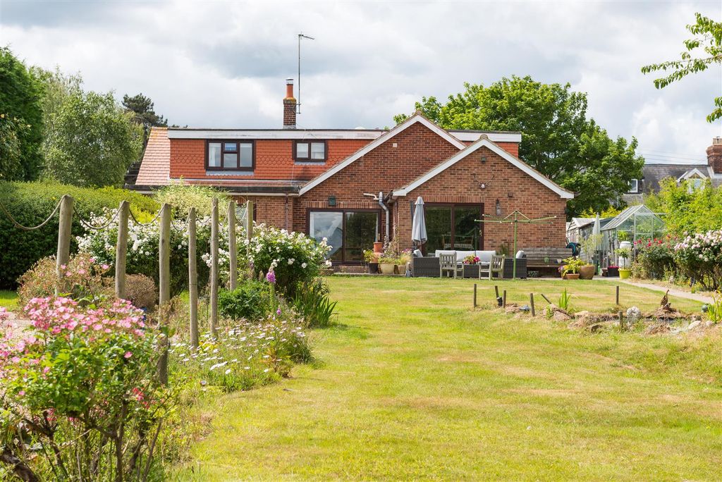 Property photo 3 of 31 Oak_70.Jpg