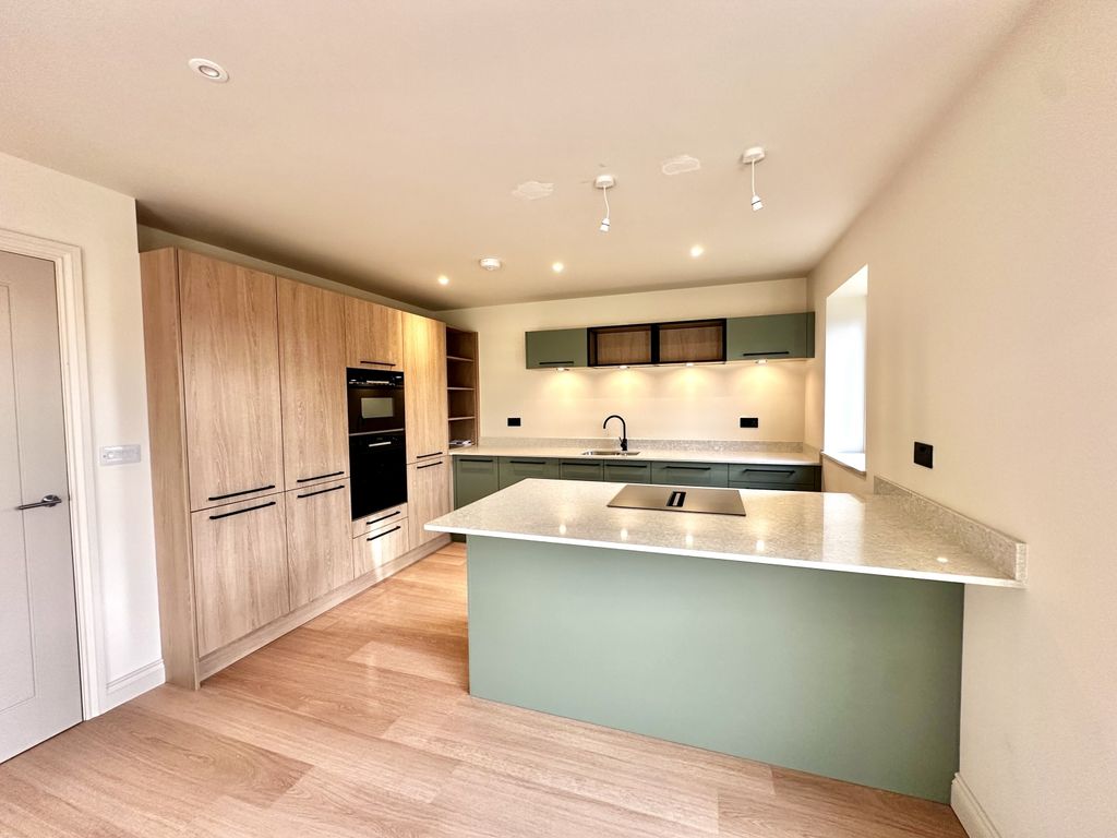 Property photo 3 of 11 2d Lodge Road (4)