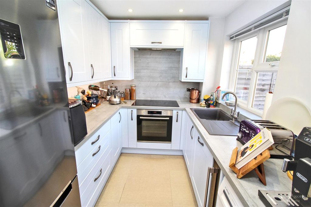 Property photo 2 of 12 Kitchen