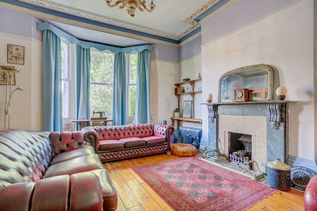 Property photo 2 of 25