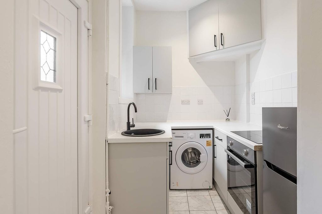 Property photo 3 of 13 Kitchen