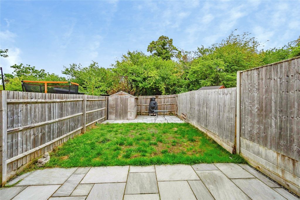 Property photo 2 of 12 Garden