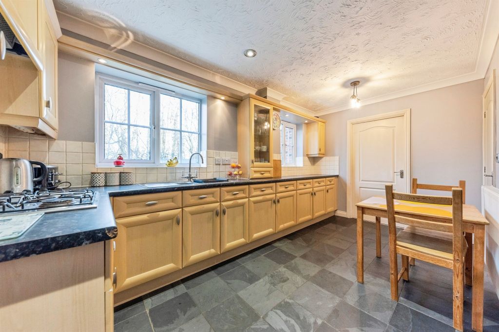 Property photo 2 of 24