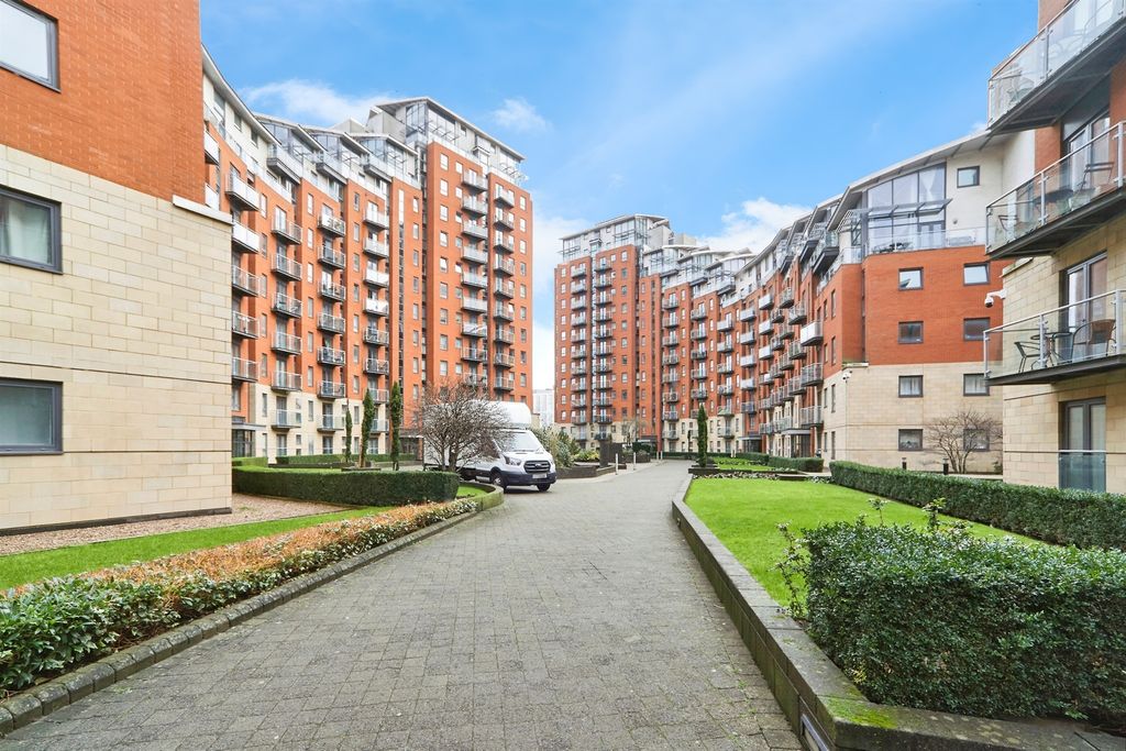 Property photo 2 of 20