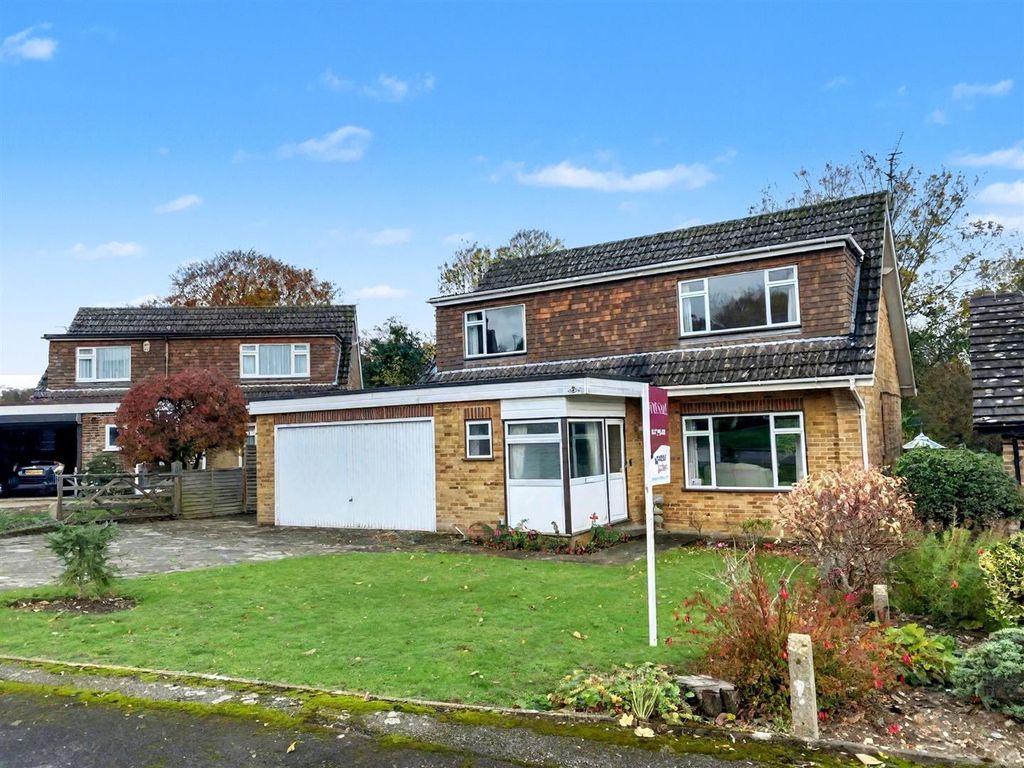 Property photo 1 of 13 6 Timber Close Front Nov.Jpg