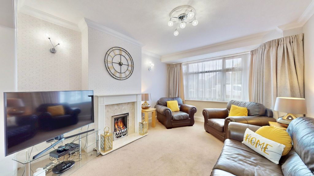 Property photo 2 of 39