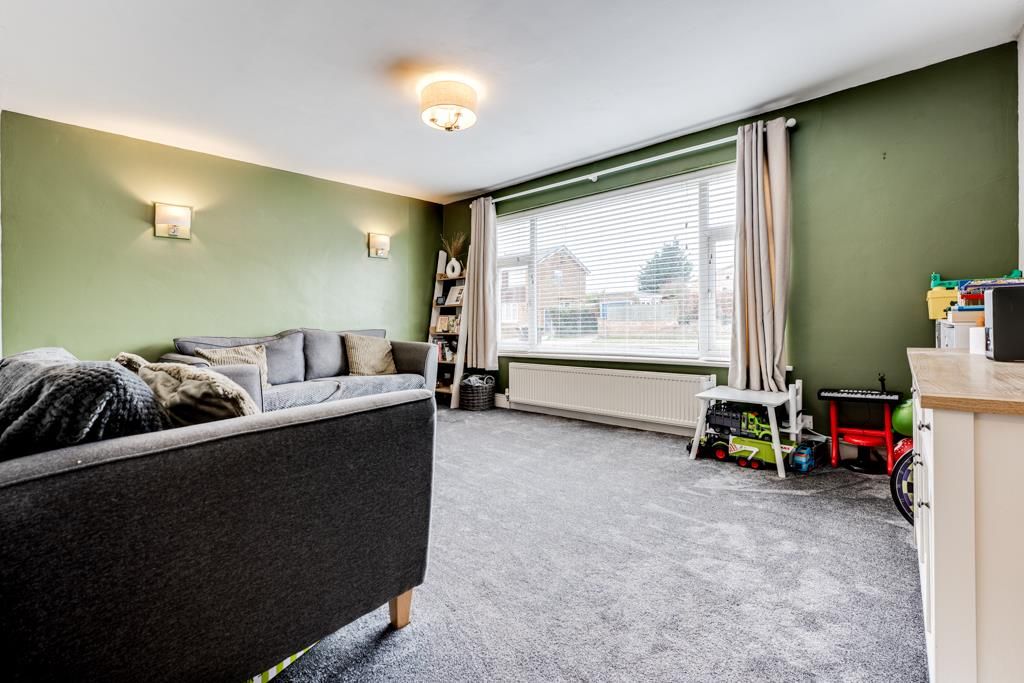 Property photo 2 of 25 77 Churchill Way, Burton Latimer-7.Jpg