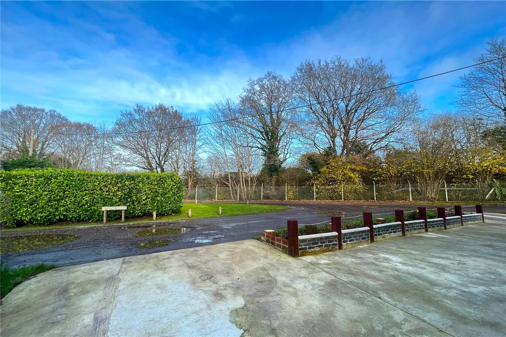 Property photo 2 of 25 3Ed2A80c2F4Bfbe34876A4E8c8Dfd1d85De1F8Aa