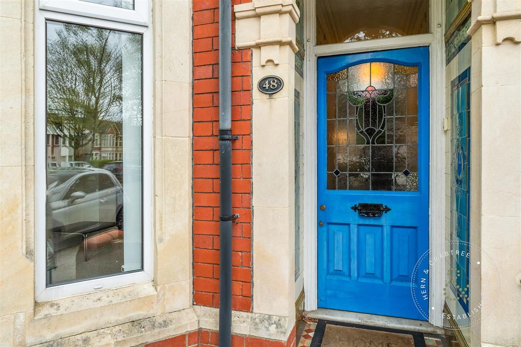 Property photo 2 of 41 Africa Gardens, Hern Crabtree (30).Jpg