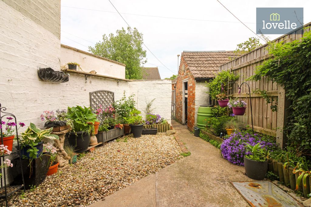 Property photo 2 of 12