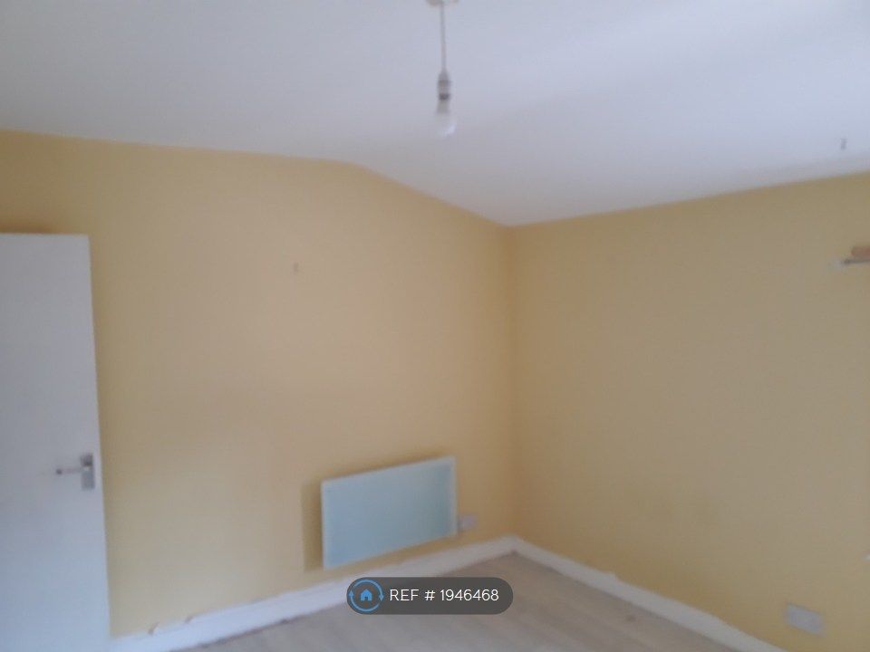 Property photo 1 of 10 Double Bedroom