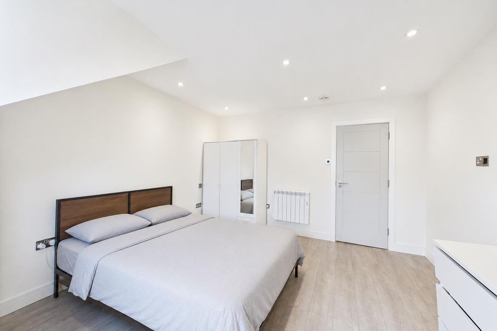 Property photo 3 of 6 328 Image 6.Jpg