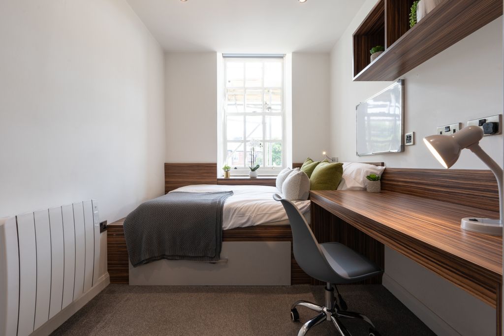 Property photo 3 of 23 Jesmond View A Flat 6 Bedroom 2