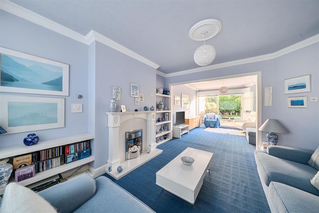 Property photo 3 of 10 Watford Road - Rec 1.Jpg