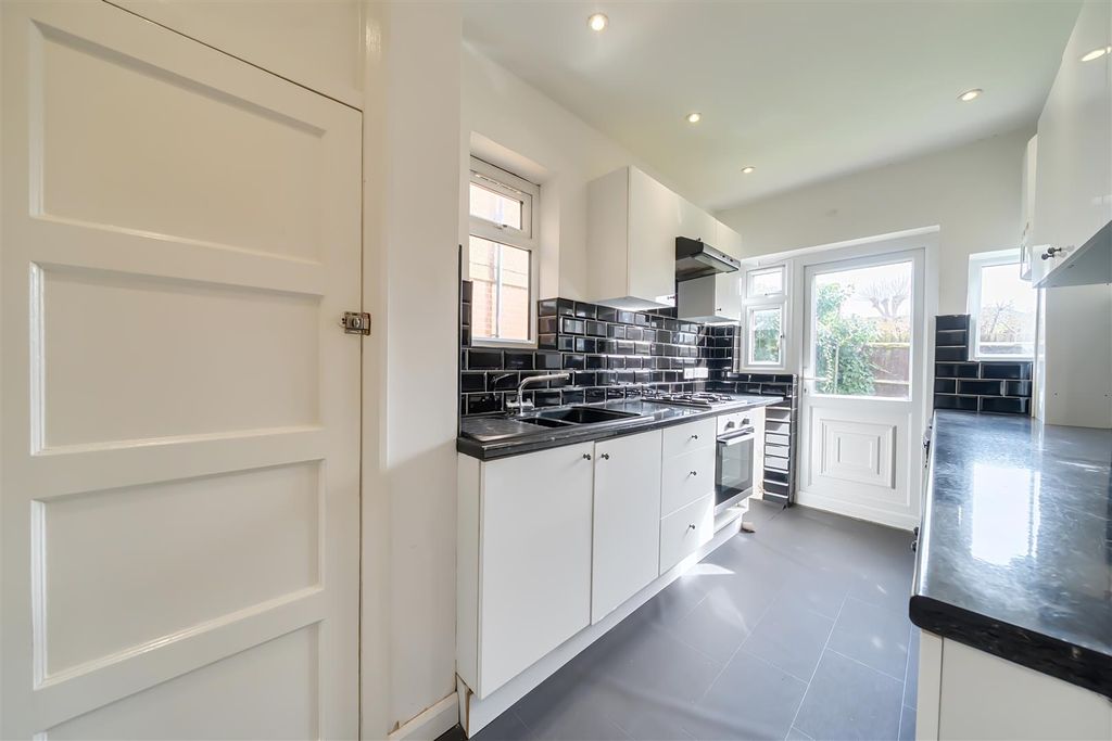 Property photo 2 of 8 1-69B8335E37A9E-1429361-7-69B8063A53c29-1.Jpg