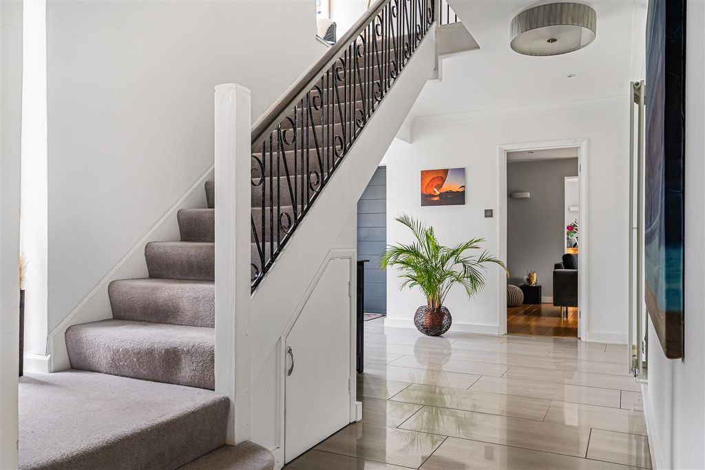 Property photo 3 of 41 81_75876.Jpg