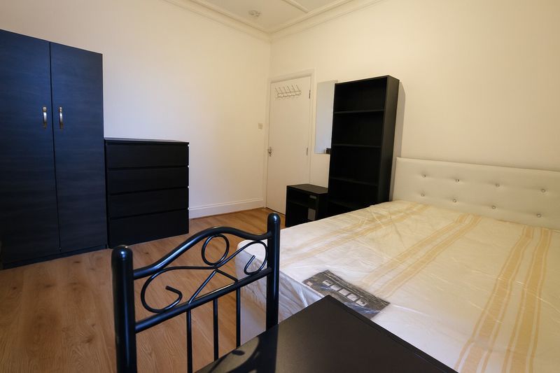 Property photo 3 of 8 Photo 4