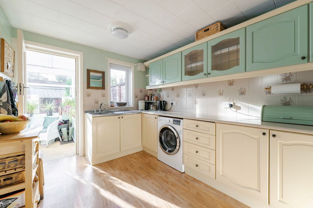 Property photo 3 of 20