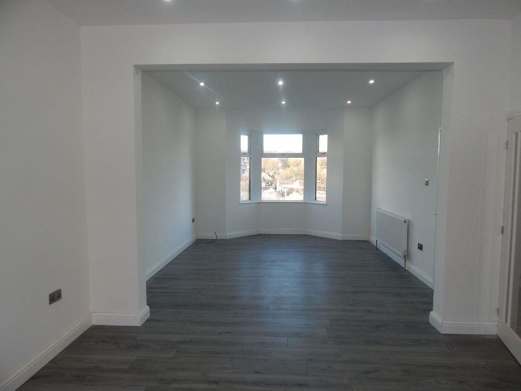 Property photo 2 of 16 Living Room