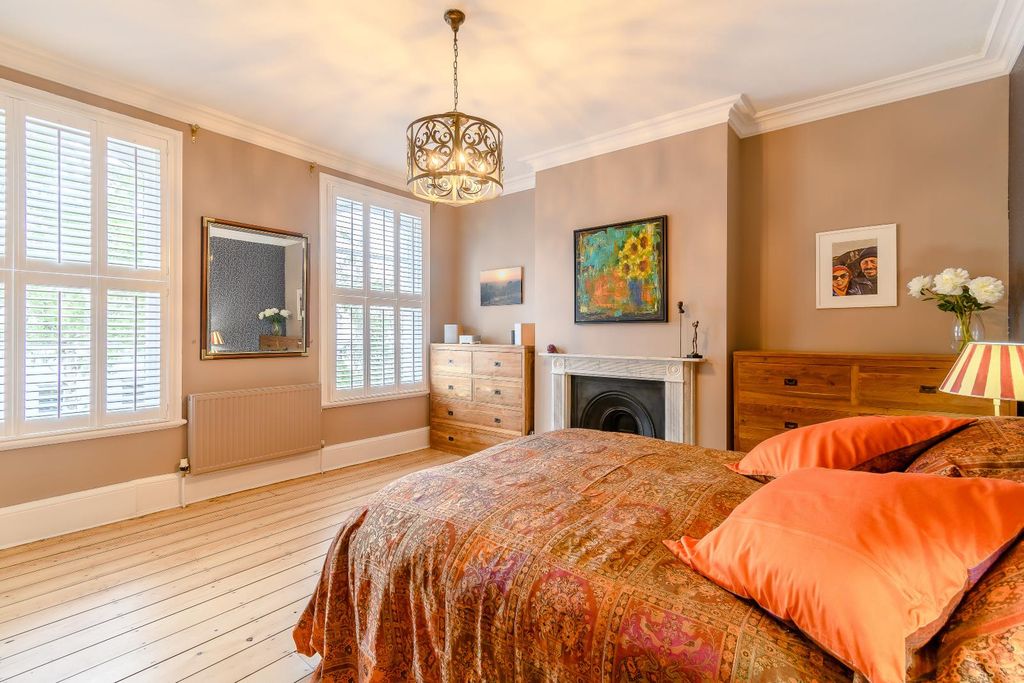 Property photo 2 of 25