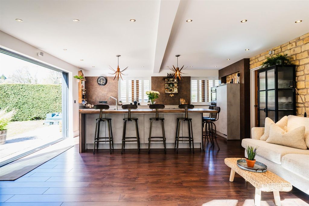 Property photo 2 of 73 Breakfast Kitchen