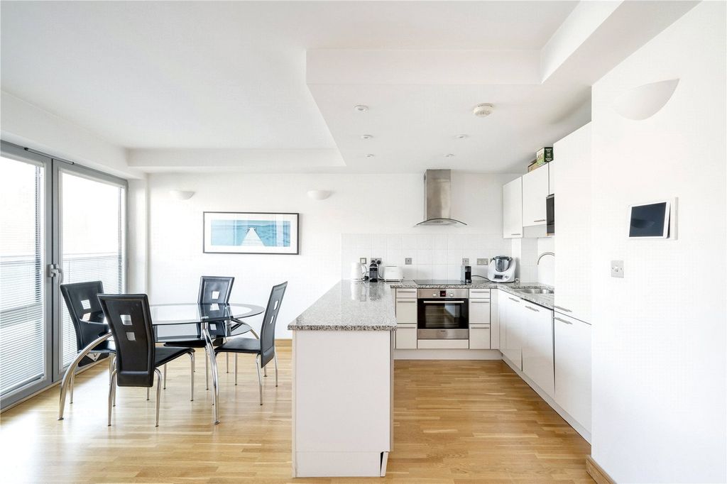 Property photo 3 of 17 Picture No. 15