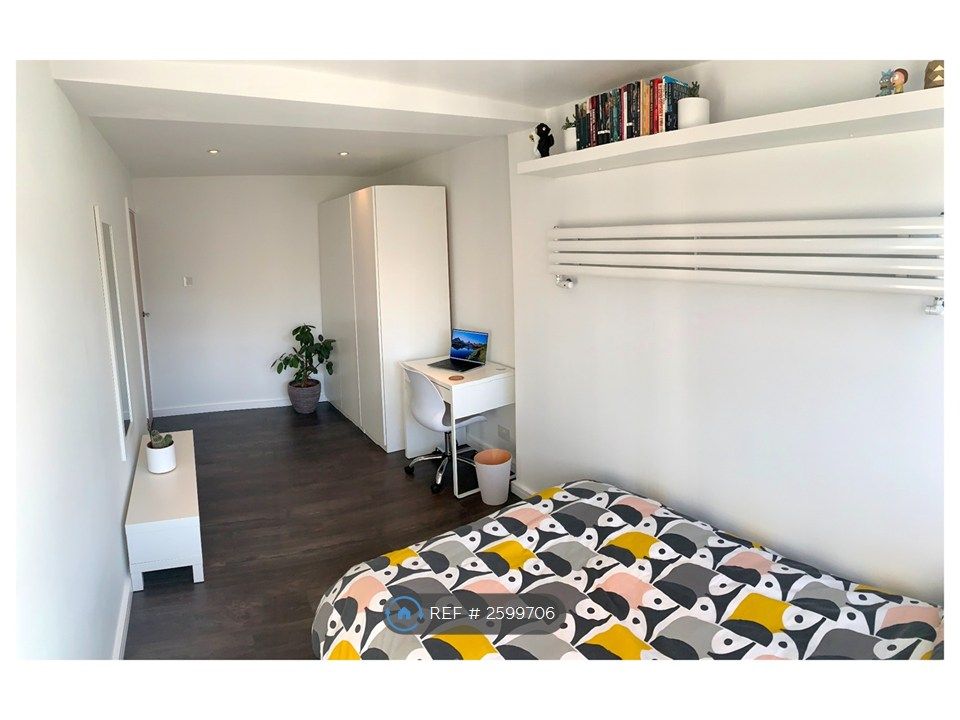 Property photo 2 of 13 Upstairs Bedroom 13m2