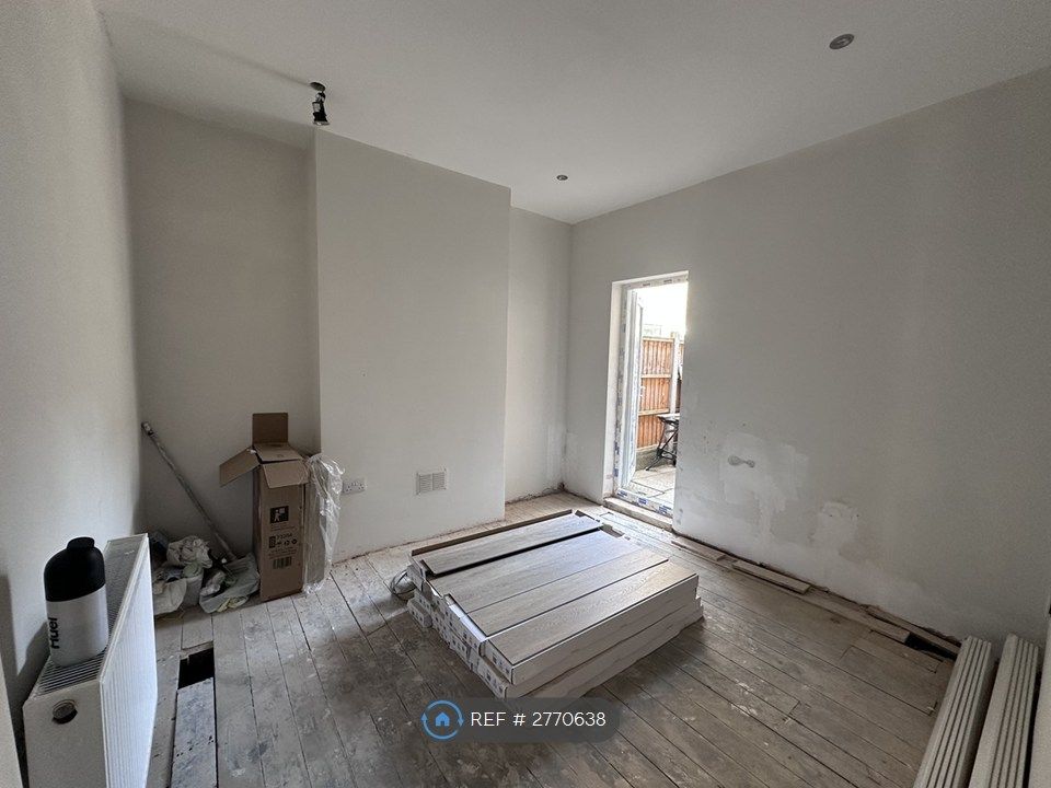 Property photo 2 of 13 Bedroom 1