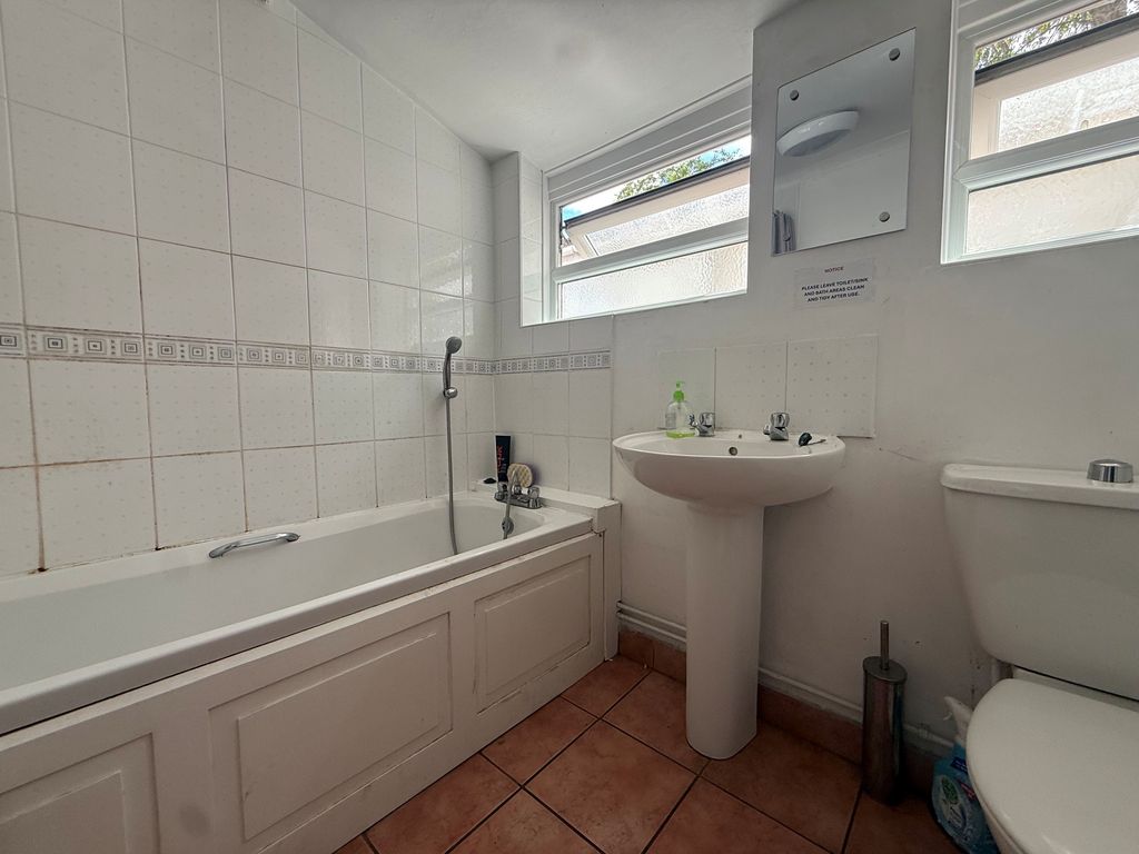 Property photo 3 of 8 7