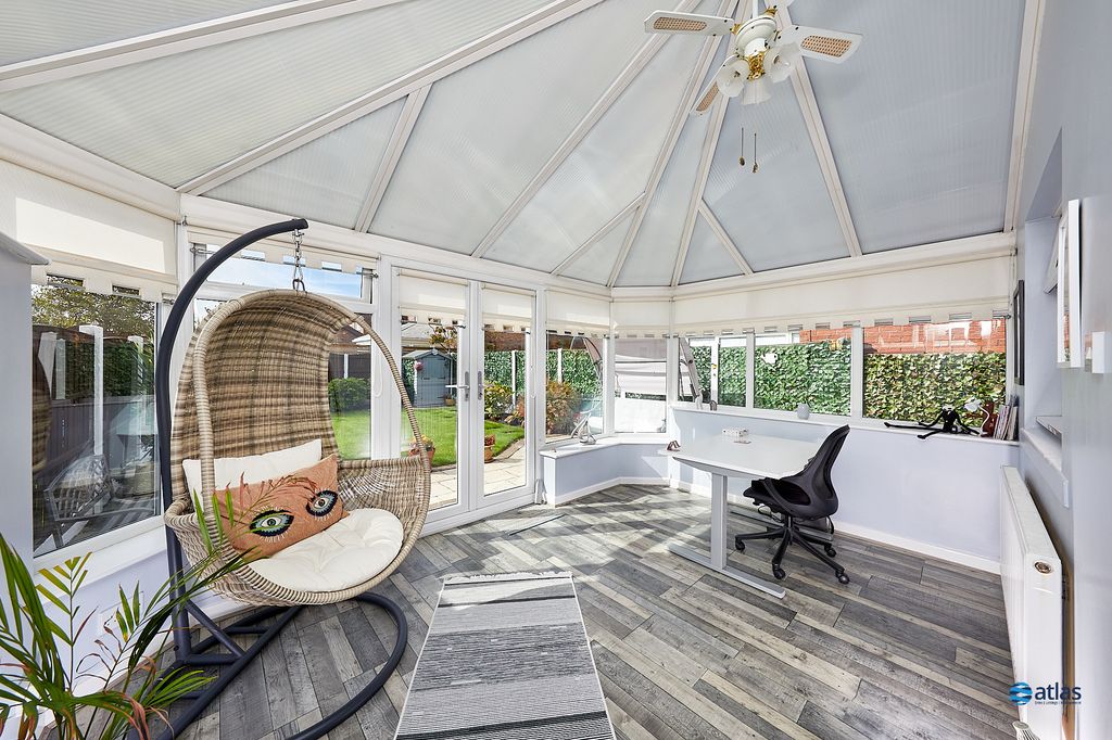 Property photo 2 of 15 Conservatory