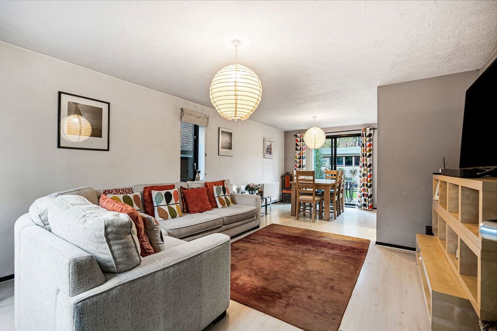 Property photo 2 of 22