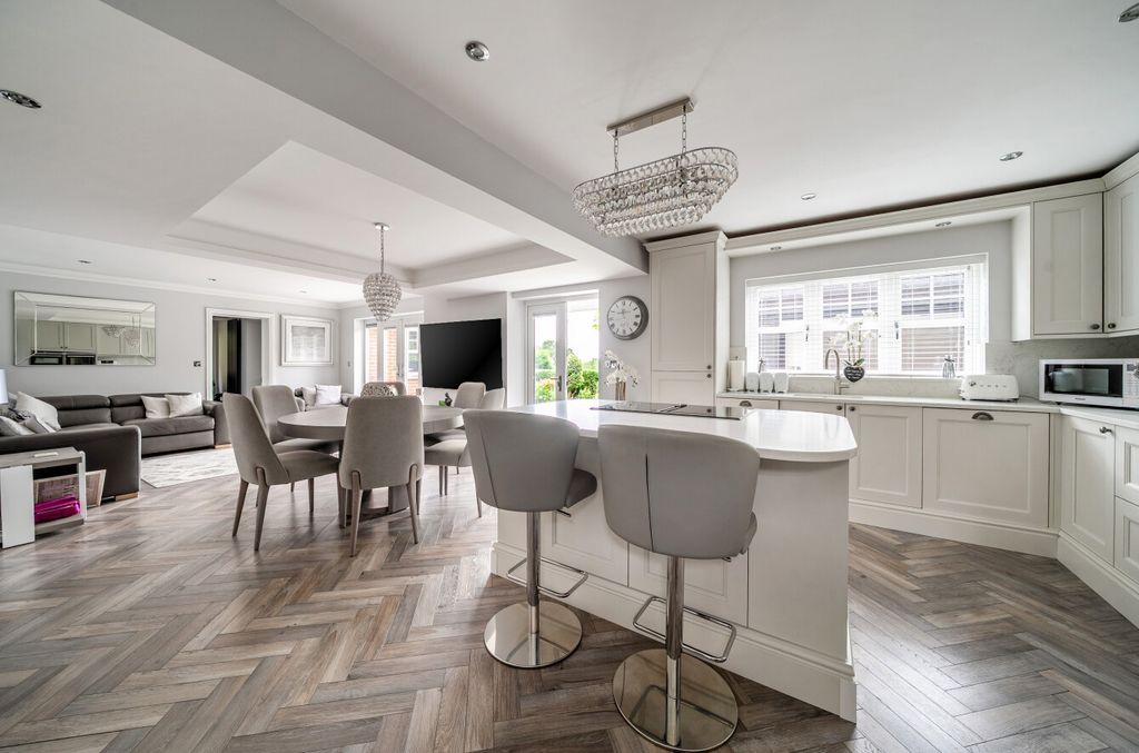 Property photo 3 of 20 1456299-20-6A19c4...