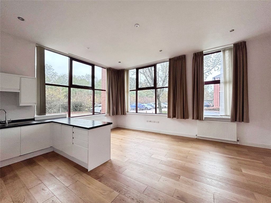 Property photo 2 of 15 Picture No. 23