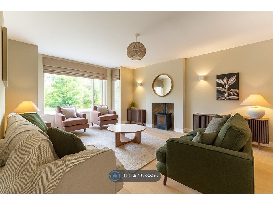 Property photo 3 of 7 Living Room