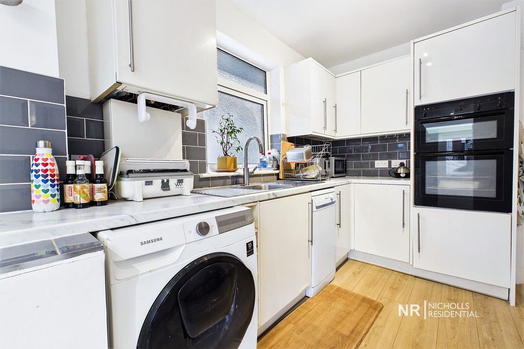 Property photo 2 of 21 Kitchen