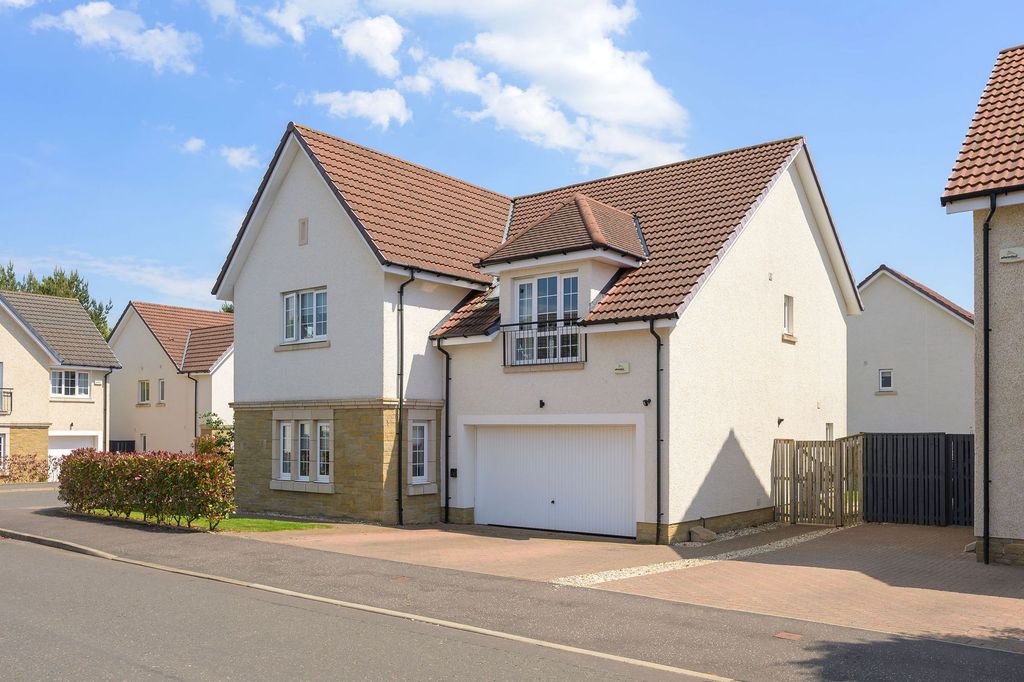 Property photo 1 of 52