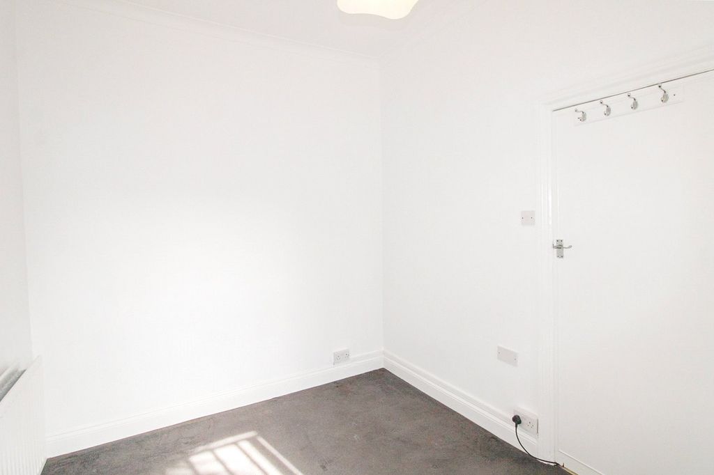 Property photo 3 of 6 Picture No. 14