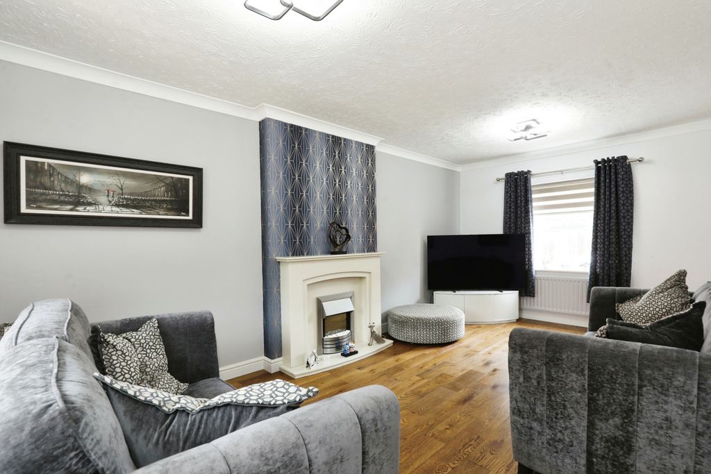 Property photo 3 of 23