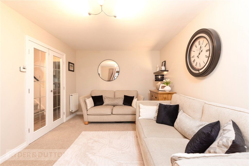 Property photo 3 of 22 Lounge