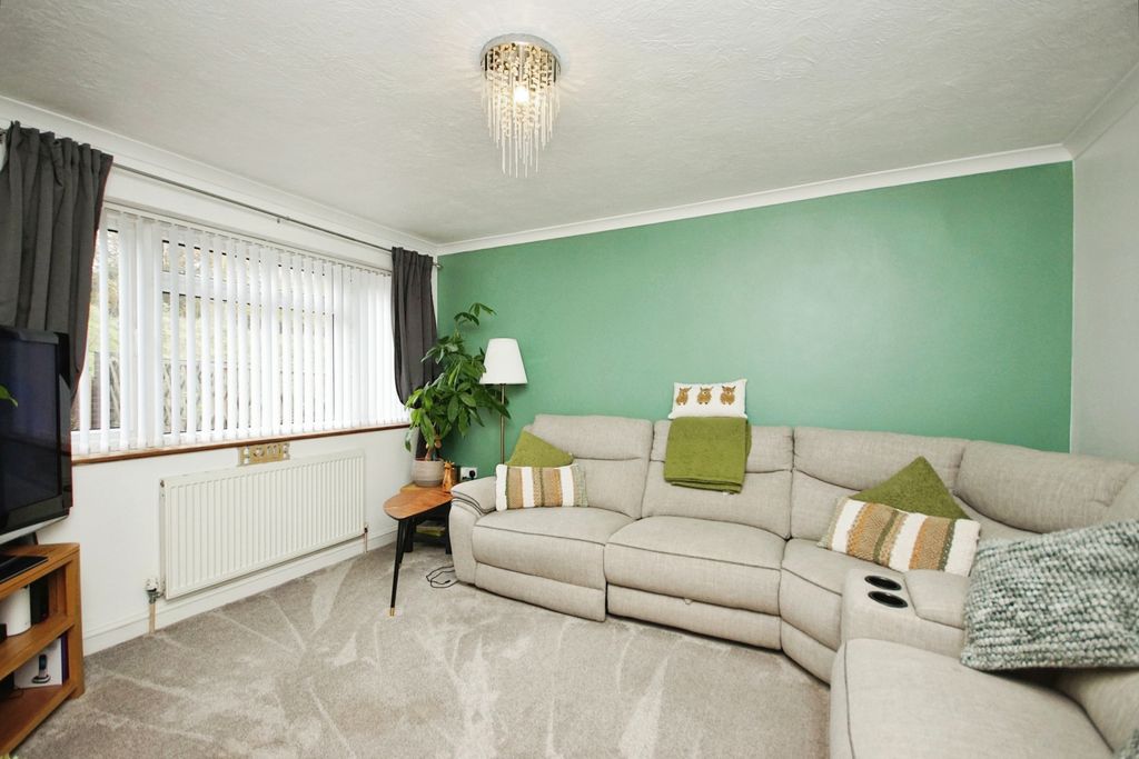 Property photo 3 of 15 Lounge