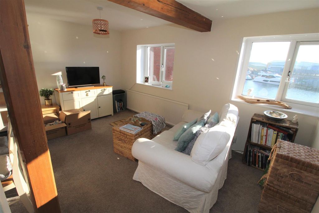 Property photo 3 of 11