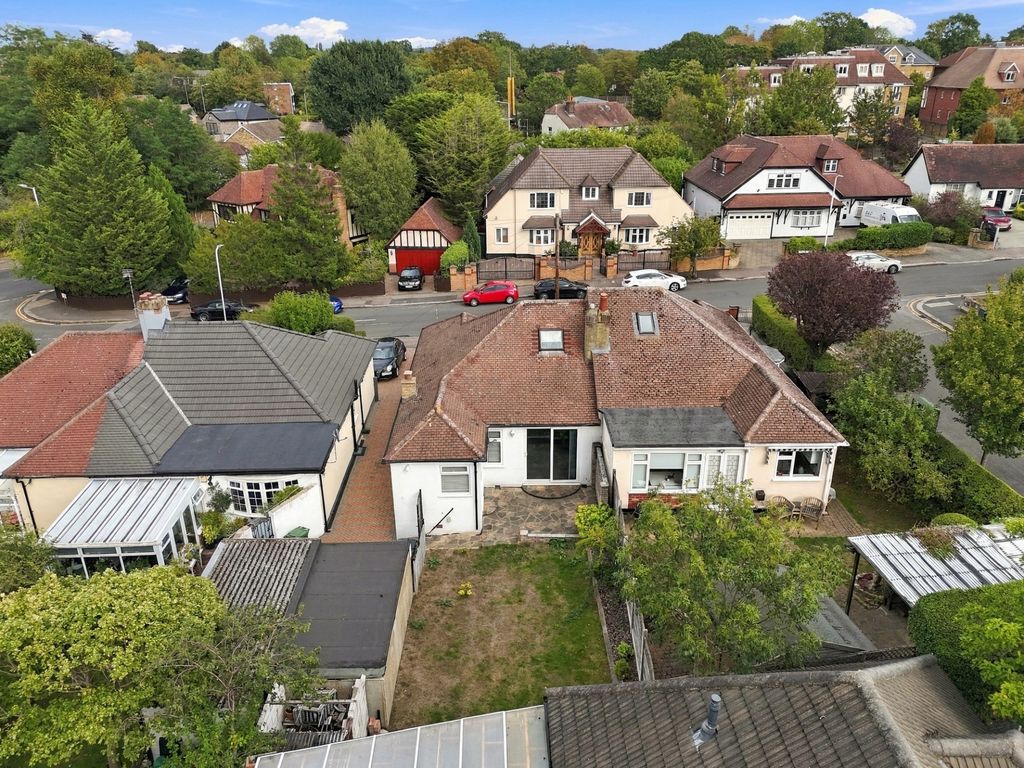 Property photo 3 of 35 Photo 12