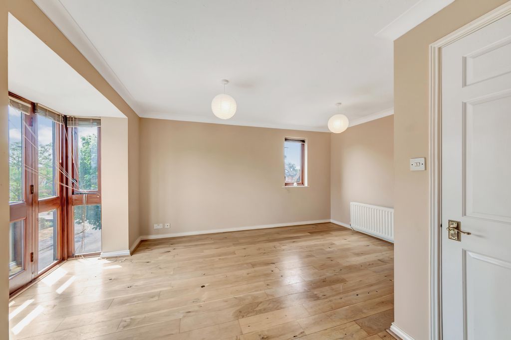 Property photo 2 of 7 Living Room