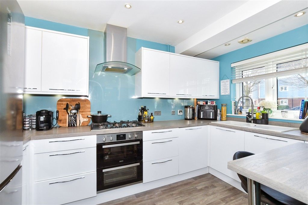 Property photo 3 of 12 Kitchen