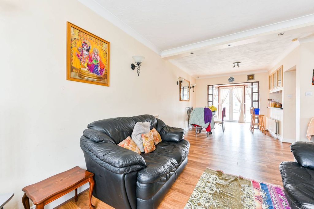 Property photo 2 of 8