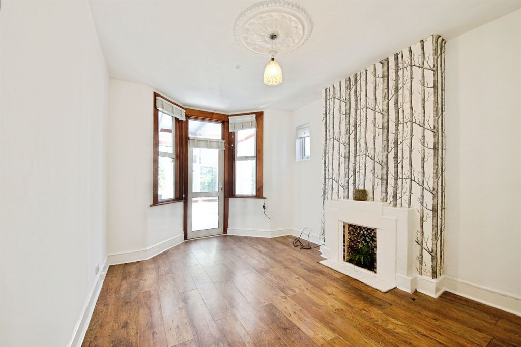 Property photo 2 of 18
