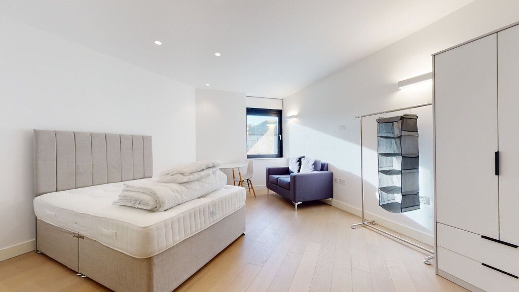 Property photo 1 of 14 Bedroom