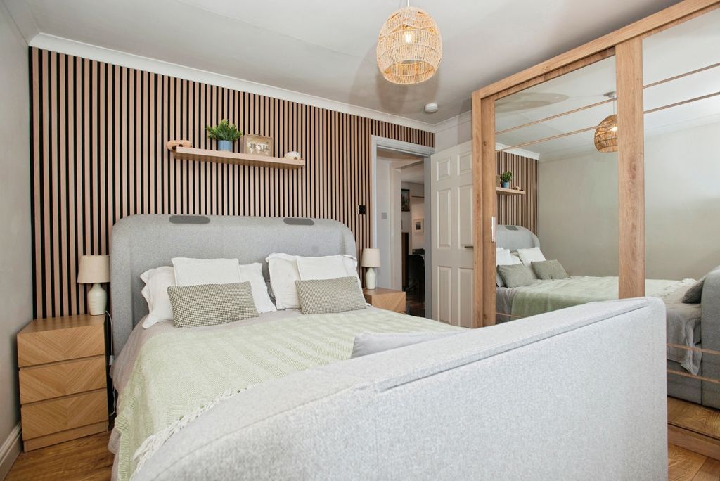 Property photo 3 of 18 Pbox-Img.Jpg